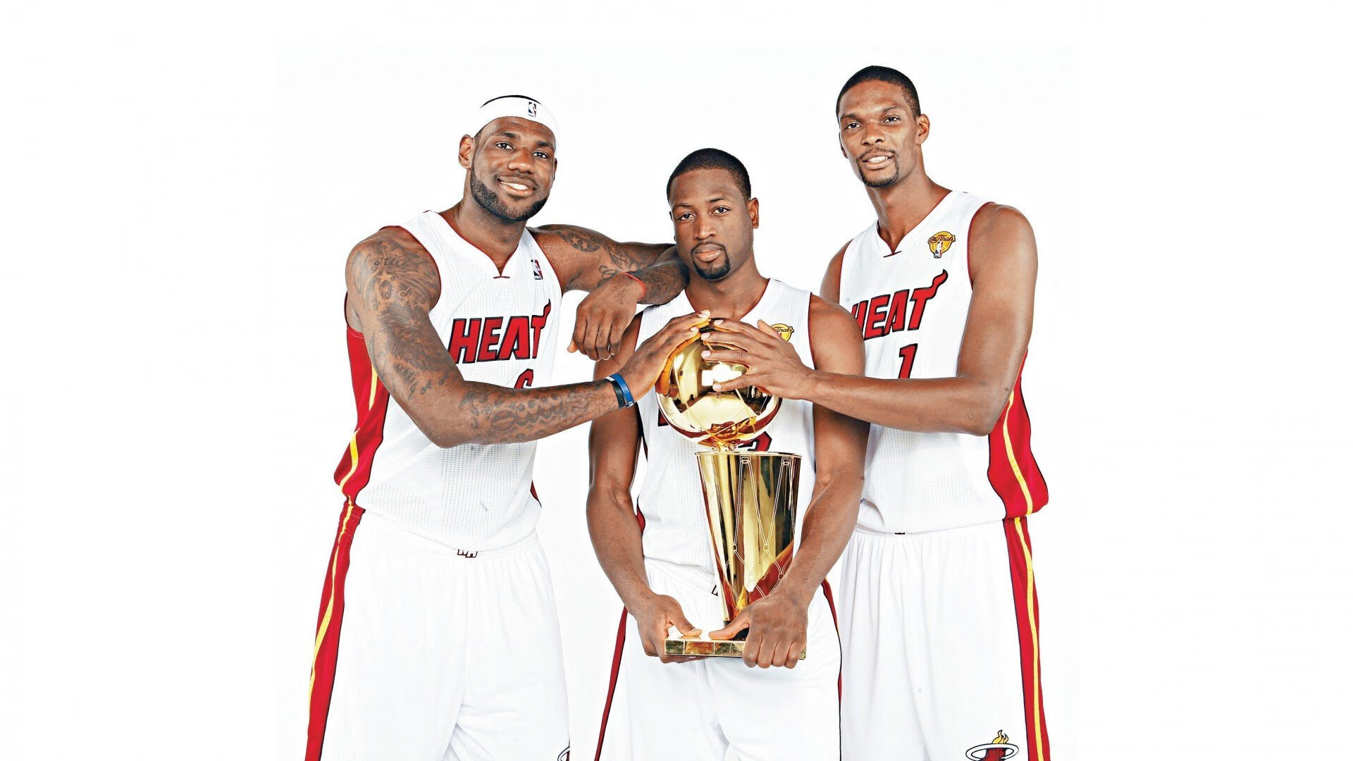 跨越时空的篮球之约，米切尔爆发，北京队加时险胜湖人