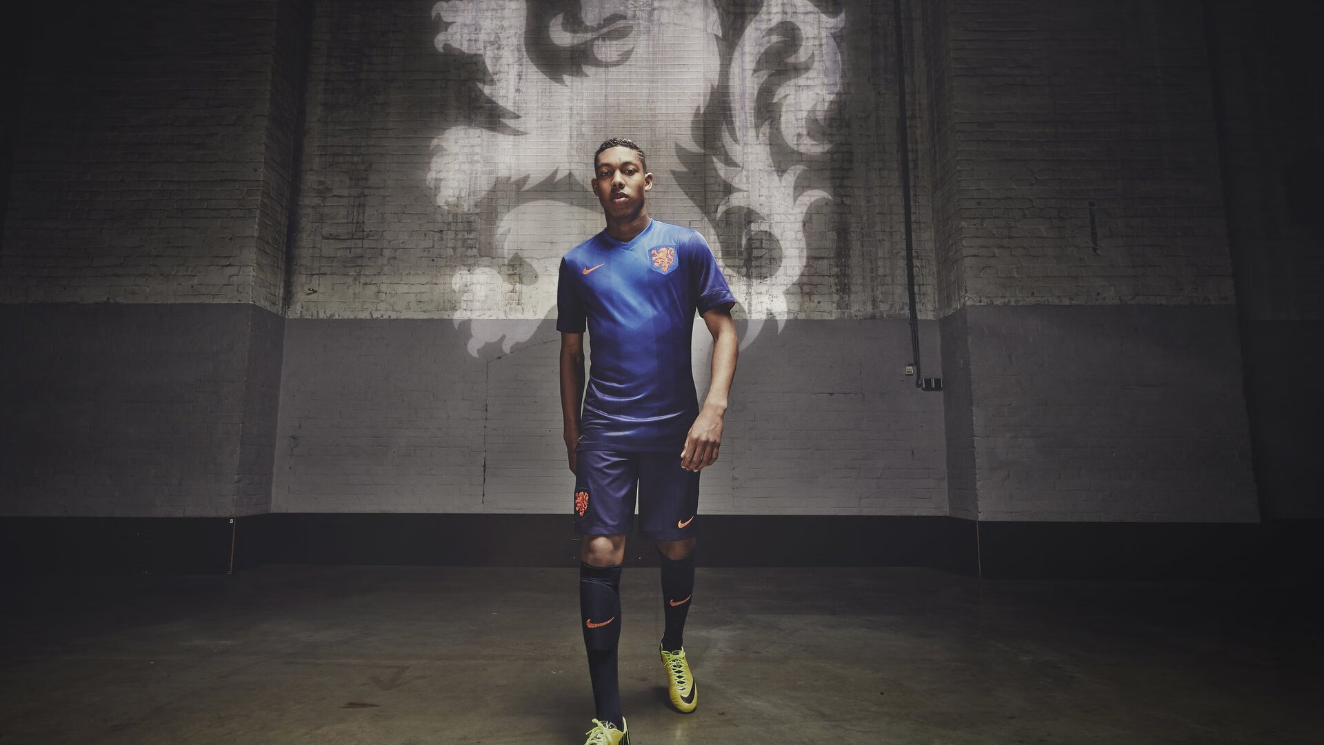 梅西存在感拉满,巴黎爆冷卡塔尔,巨星光环下的足球政治与资本博弈